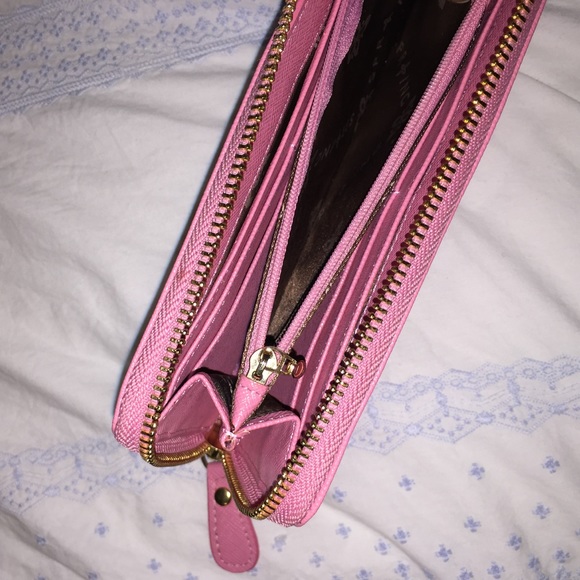 Spring | Pink Clutch - Picture 3 of 4