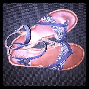 Cutie pie Toms sandals
