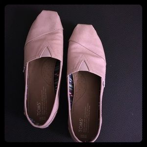 TOMS slip on shoes--worn only two or three times😃