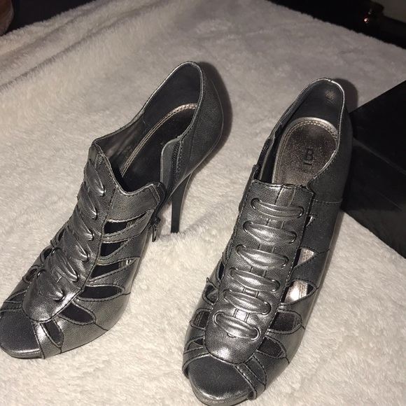 Gorgeous silver with blk. Ready to party shoes!!! - Picture 1 of 6