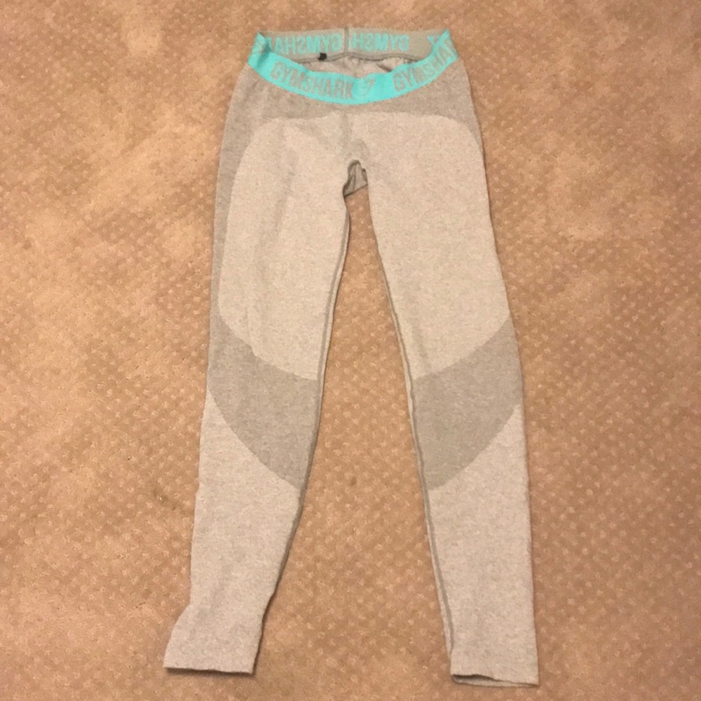 Gym shark leggings