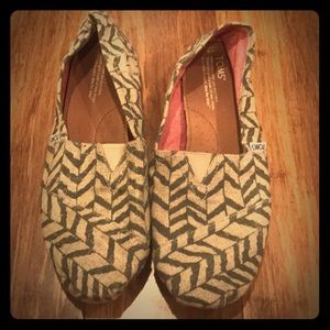 TOMS classic style, chevron pattern, neutral