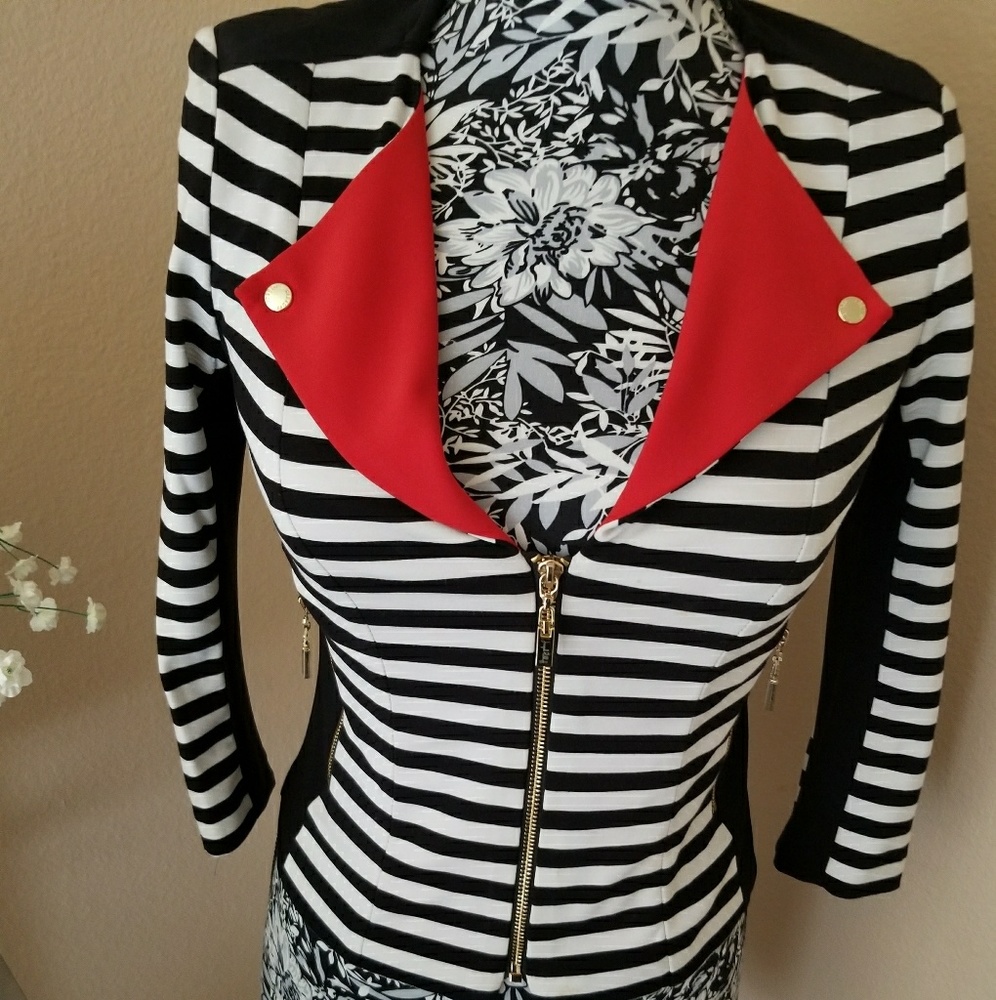 Fitted short blazer