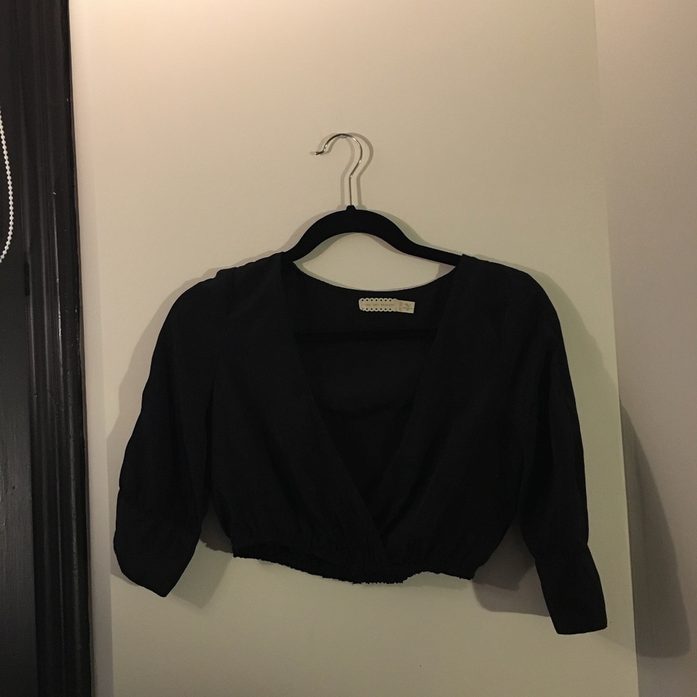 Sz xs black half sleeve v neck crop top