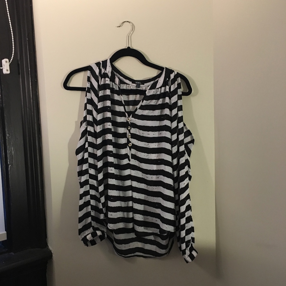 Sz M exposed shoulder black and white striped long