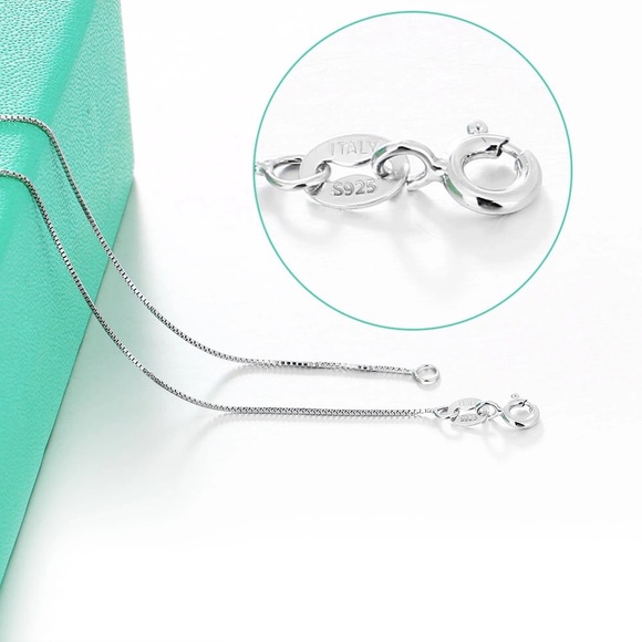 A New Sterling Silver Musical Note Pendant Necklac - Picture 2 of 3