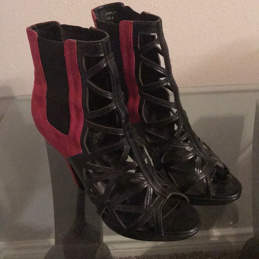 Black with fuschia Booties
