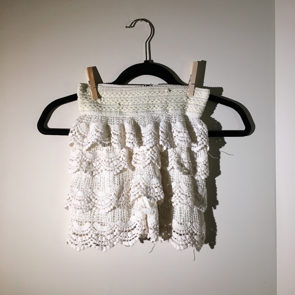 Small cream ruffled crocheted lace shorts