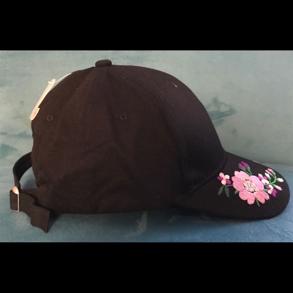 👑Beautiful Embroidered Black Hat 🎩 🤠 - Picture 4 of 6