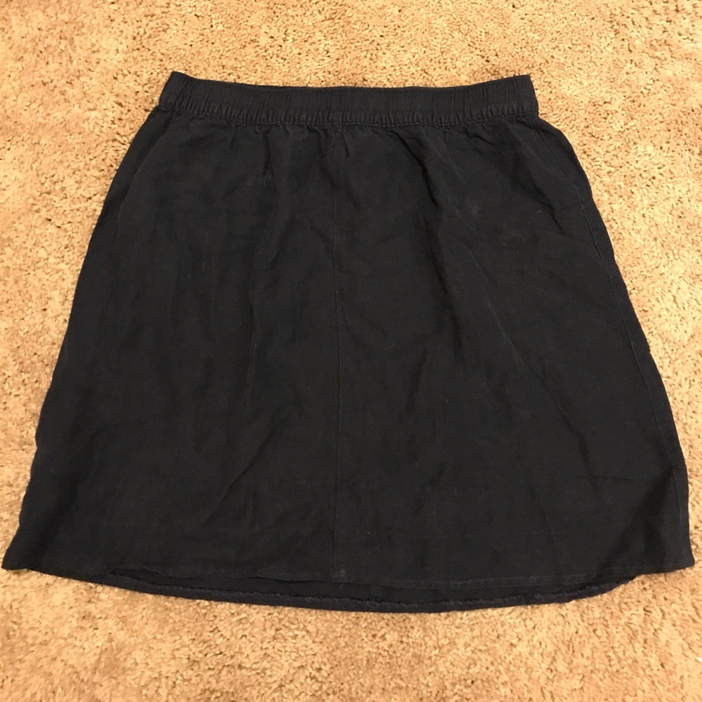 A line above knee navy skirt