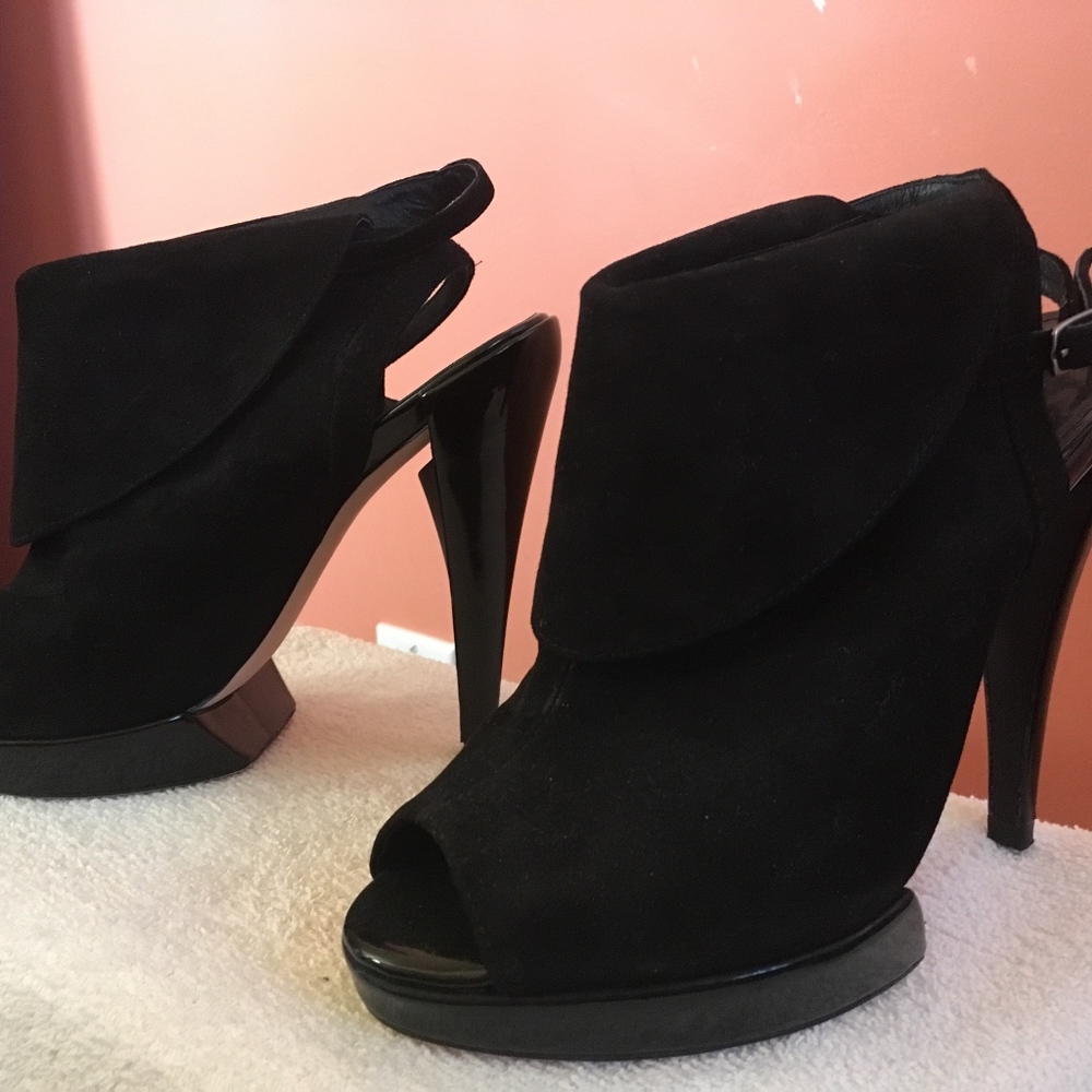 Sachi Nellie Black Suede Slingback Pumps