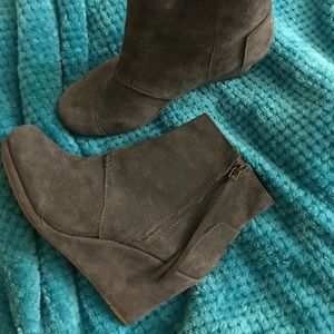 Toms Grey Desert Suede Wedges 🌵🍂🏜