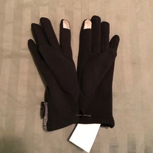 Winter touch gloves-allows you to stay warm & text