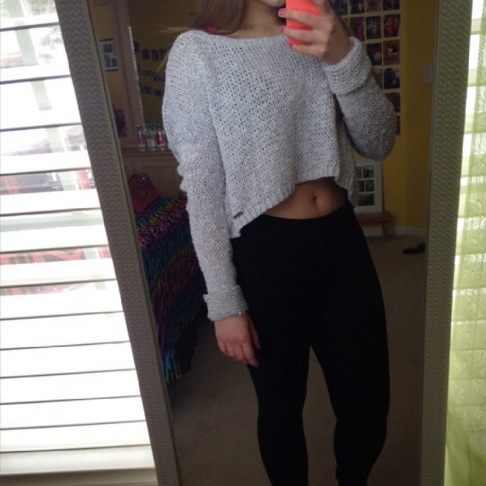 Gray long sleeve knit cropped sweater