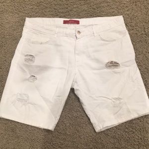 🛑ZARA WHITE RIPPED SHORTS DISTRESSED🛑