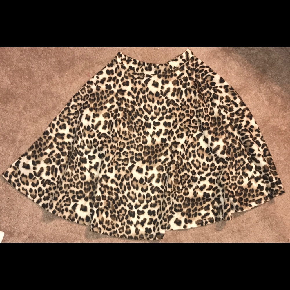 ✨Leopard Print Skirt✨