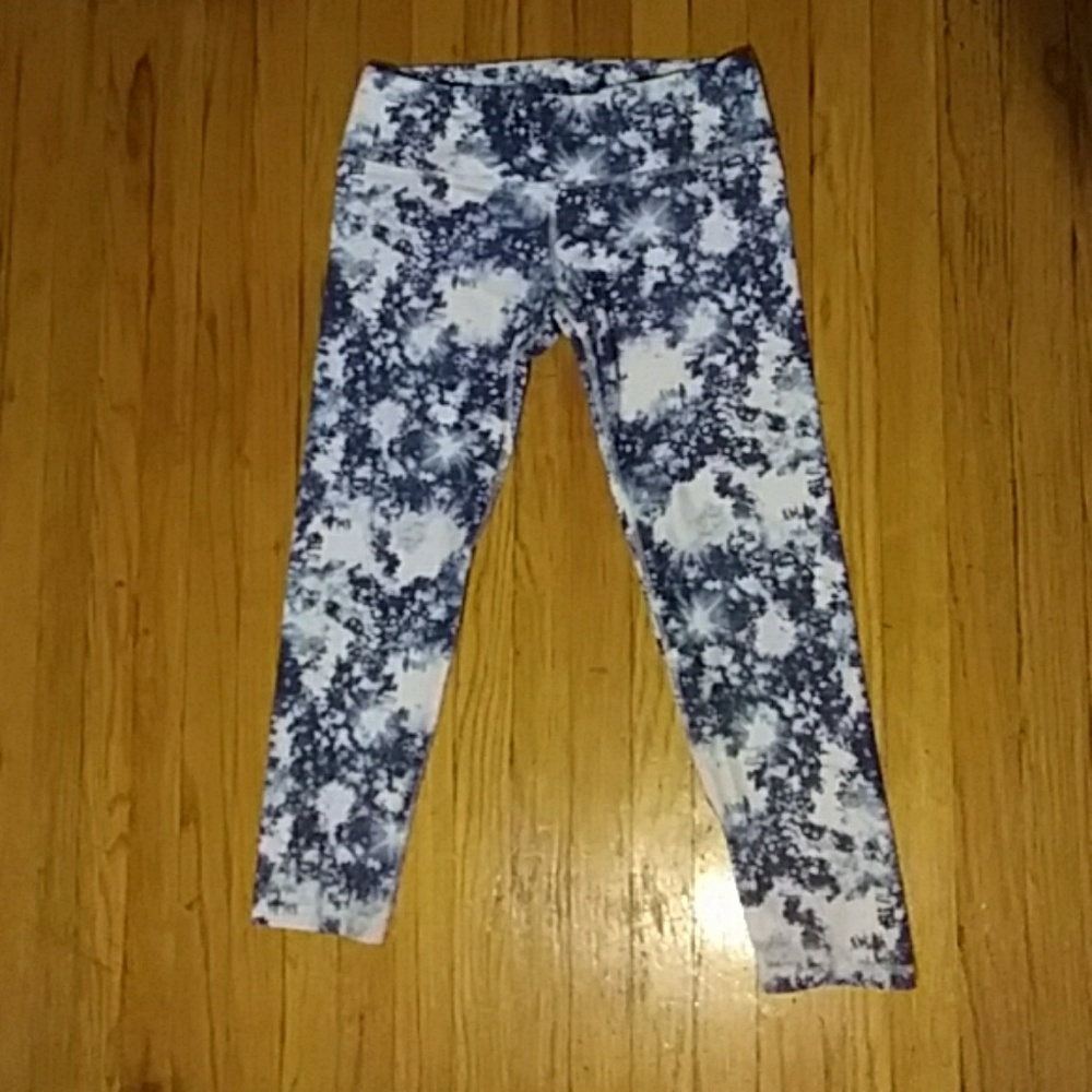 Noli yoga crops