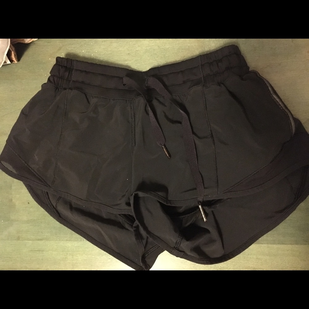 Lululemon Hotty Hot Shorts 4 (2in)
