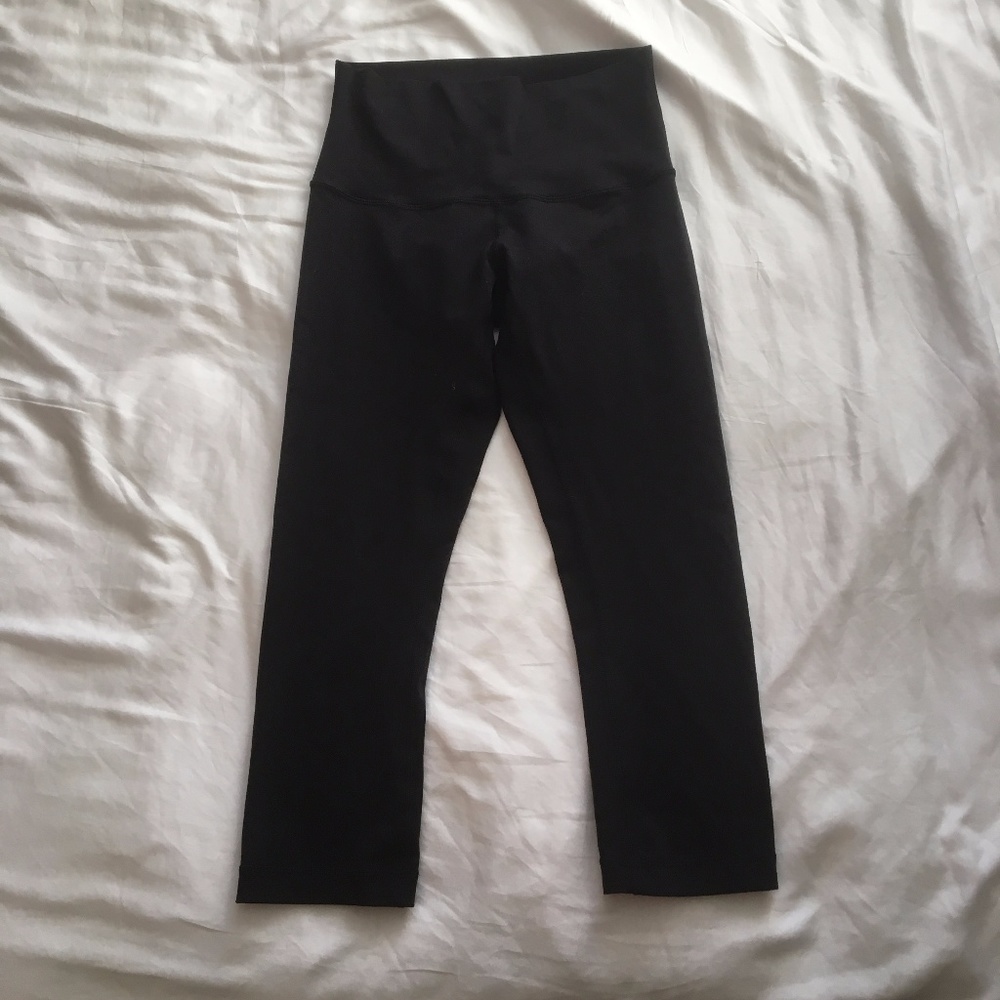 Lululemon Athletica Solid Black Crop Pants- Size 8