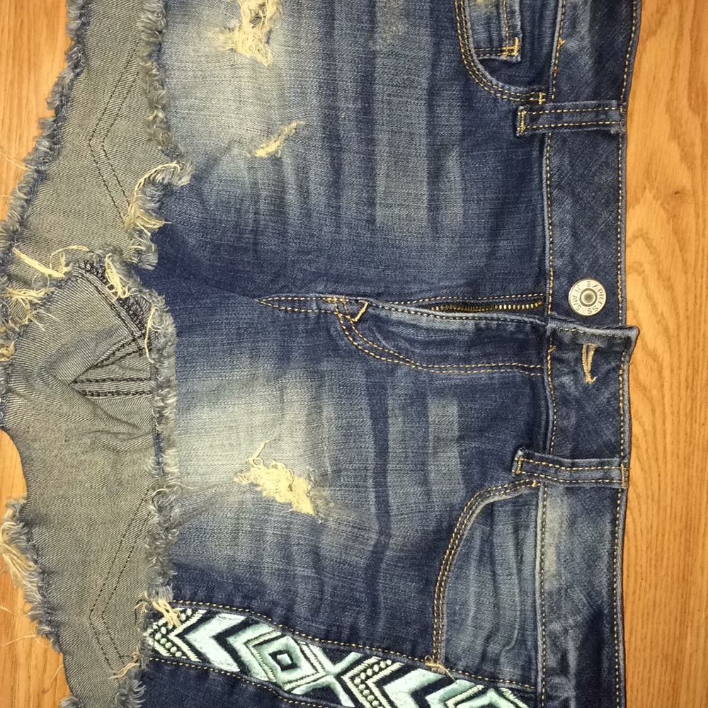 Size 10 express jean shorts.