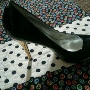 Size 7 Jessica Simpson black with gold cork heals