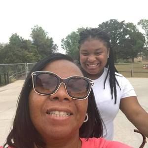 Meet your Posher, Dena