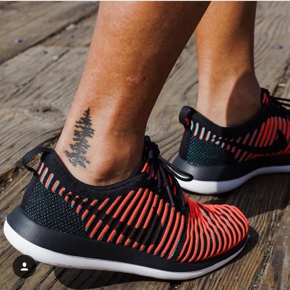 Nike Roshe two flyknit women's red black sneakers - Picture 6 of 6