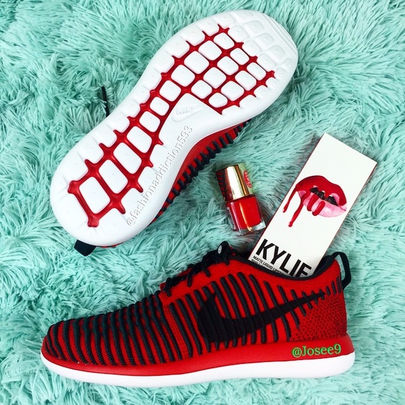 Nike Roshe two flyknit women's red black sneakers - Picture 3 of 6