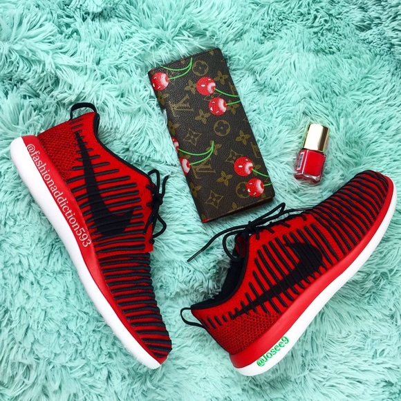 Nike Roshe two flyknit women's red black sneakers - Picture 4 of 6