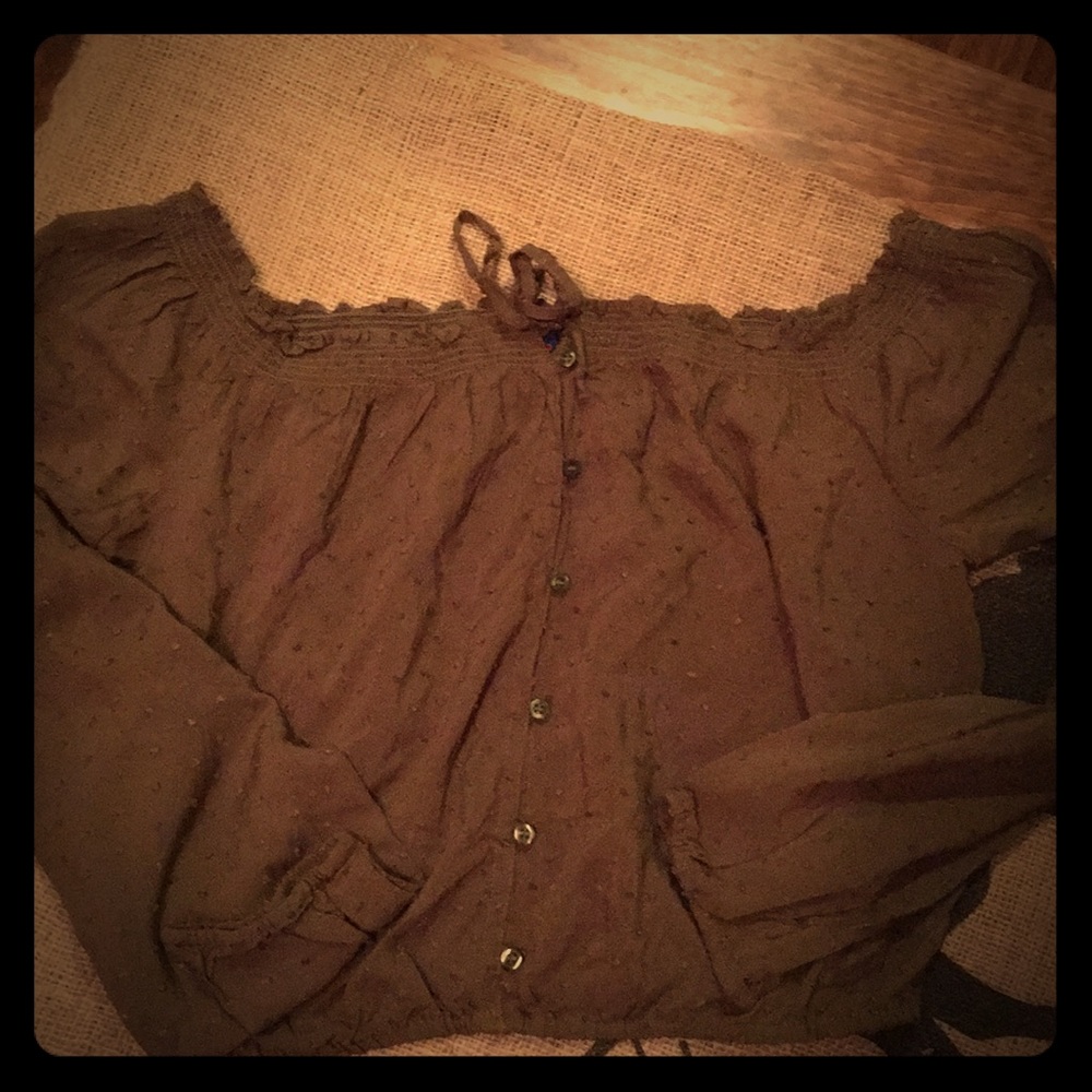 Aeropostale off the shoulder blouse…Looks new!