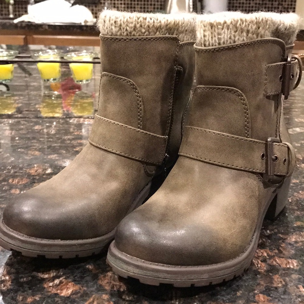 Roxy boots