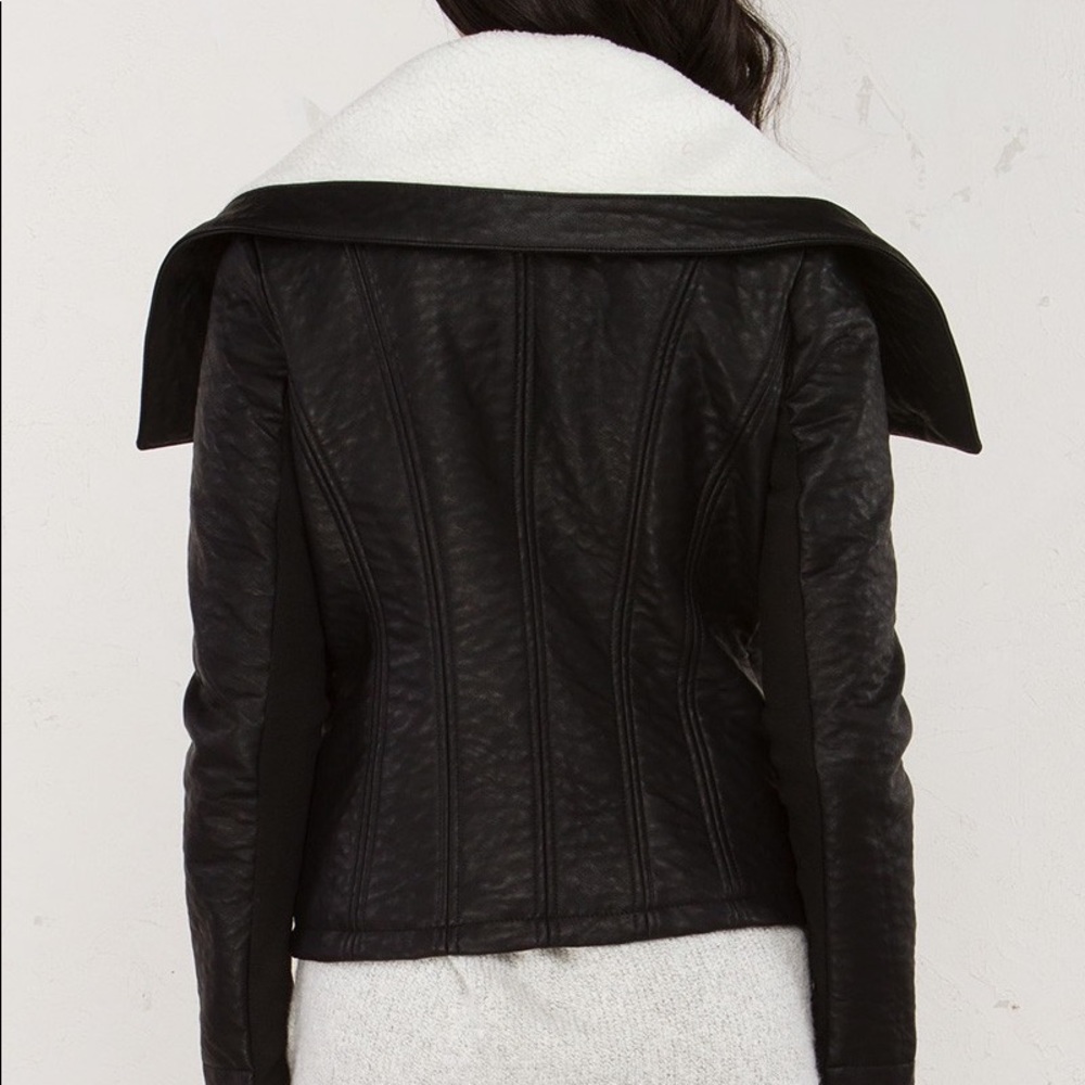Shearling Leather Jacket🎉Sale🎉Last 1 🎉 - Picture 4 of 8