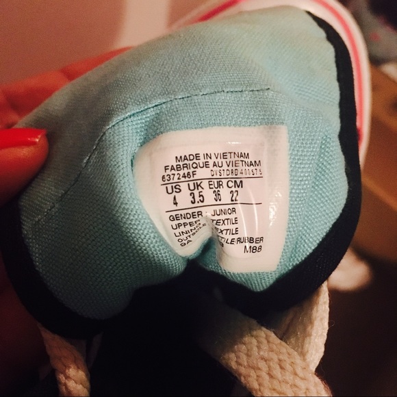 Converse - Picture 6 of 7