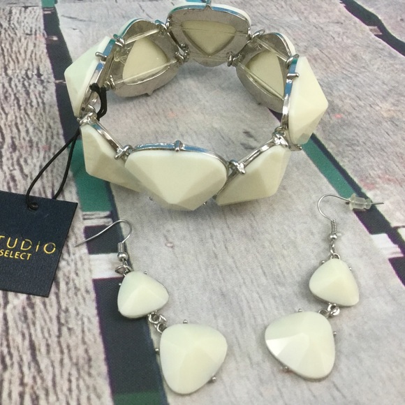 Cream Chunky Bracelet - Picture 2 of 4