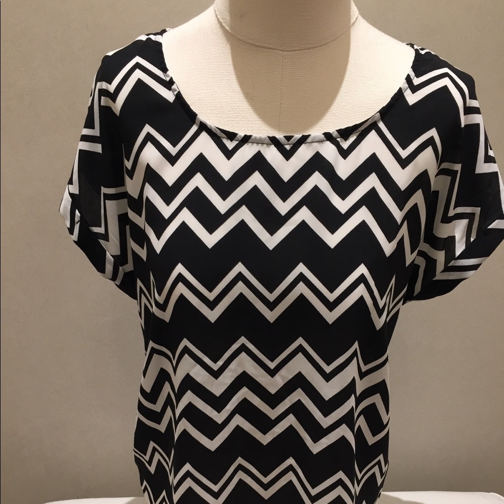 Zig zag top.