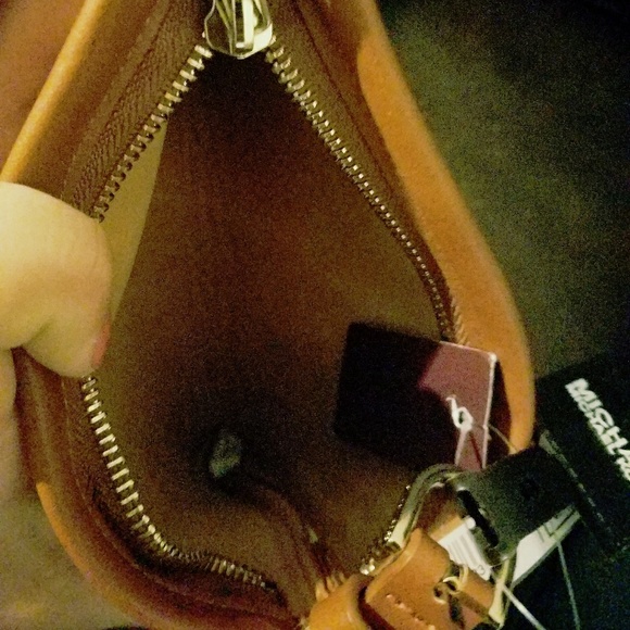 Michael Kors NWT Belt bag👑👑👑 - Picture 3 of 3