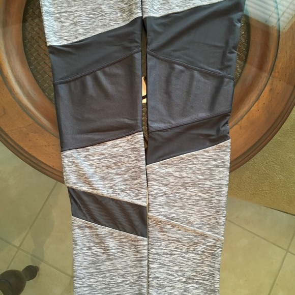 ❤️PINK Ultimate High Waist Leggings❤️ - Picture 3 of 4