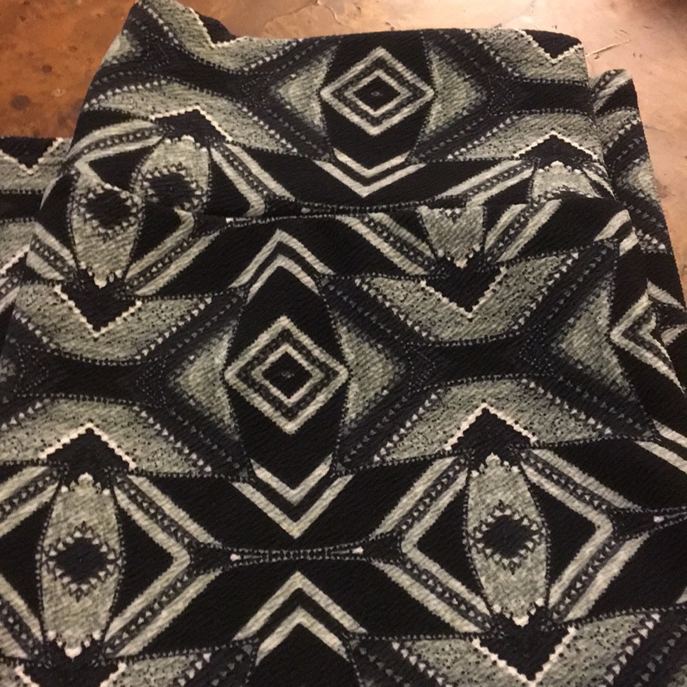 Lularoe black and grey Cassie
