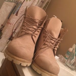 timberland selling good shoe.