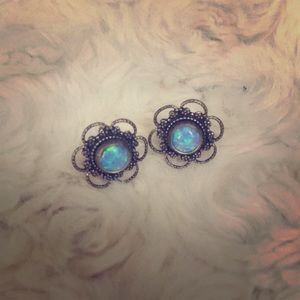 🌷Flower stone earring studs 🌷