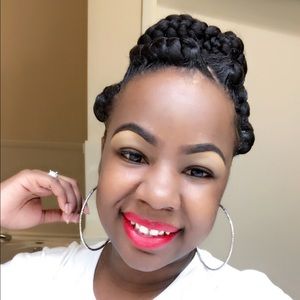 Meet your Posher, Ebony