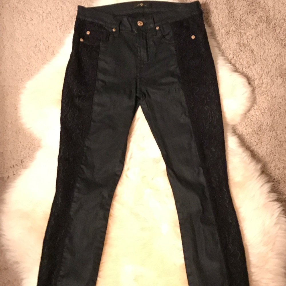 Like New 7ForAllMankind Embroidered Jeans in Black