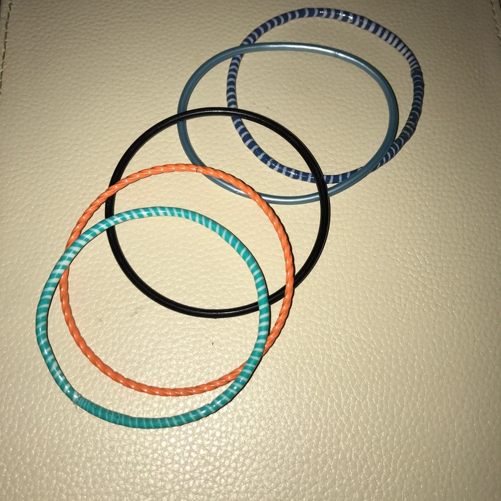 5 assorted Fashion bangles