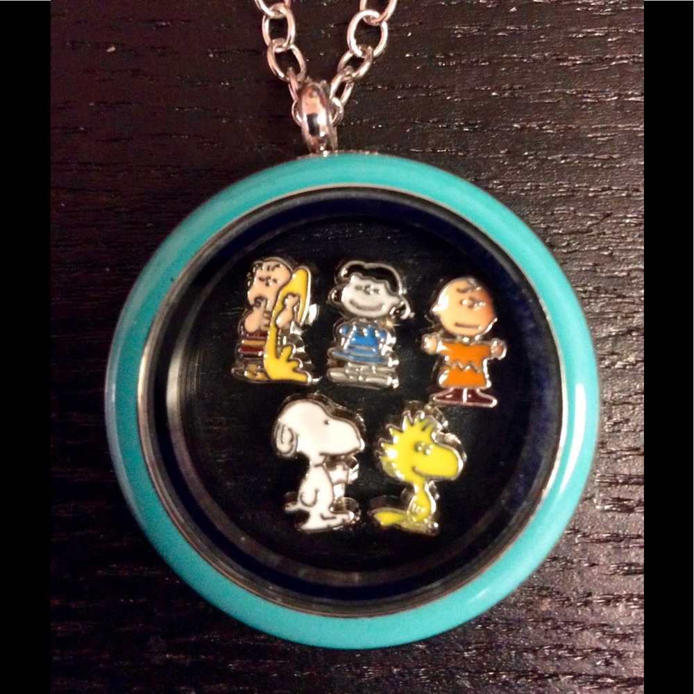 Living locket Peanuts Snoopy Lucy charms 5 for $6