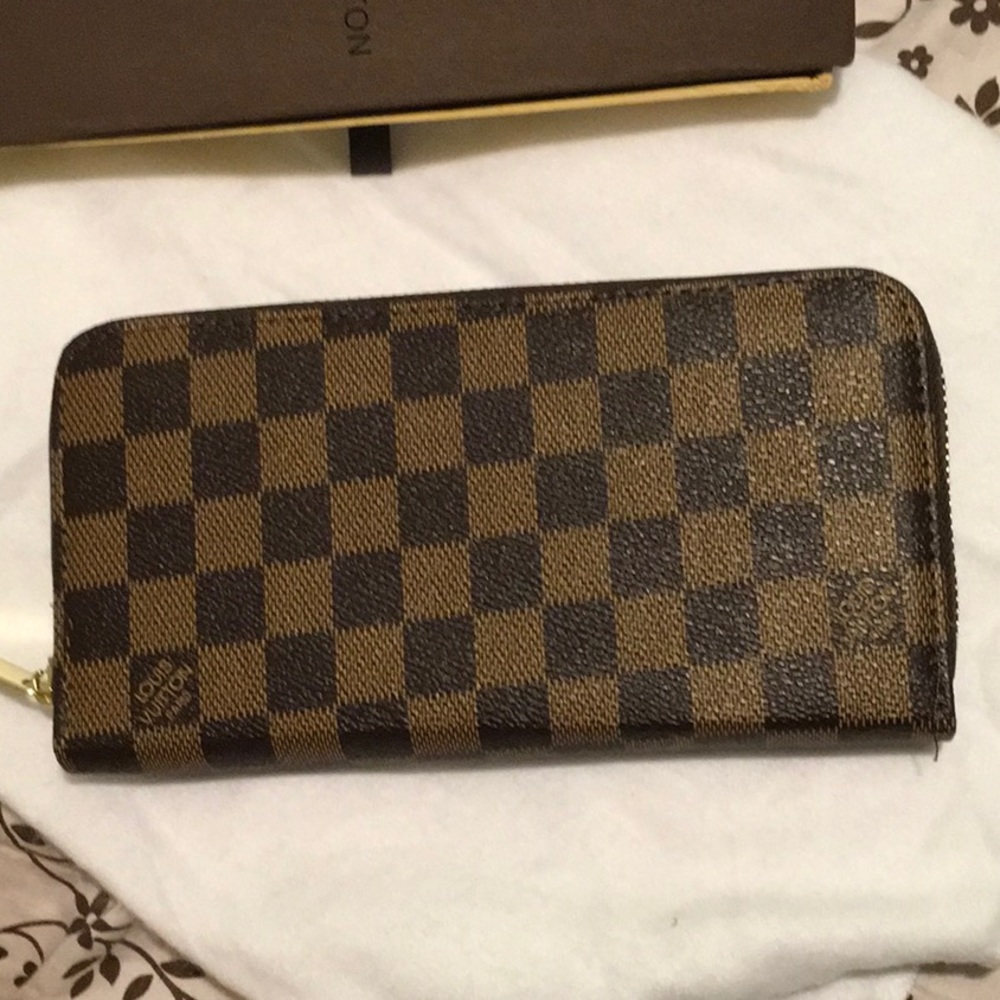 PRICE DROP! TODAY only! New zippy wallet
