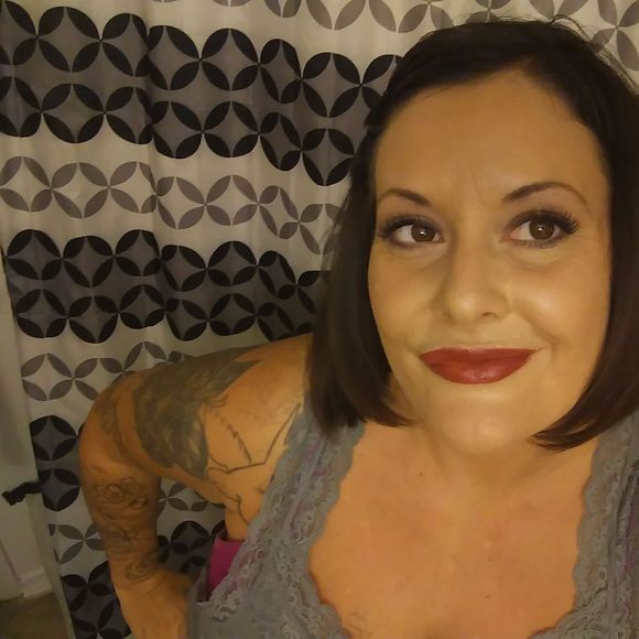 Meet your Posher, Heidi - Picture 1 of 1