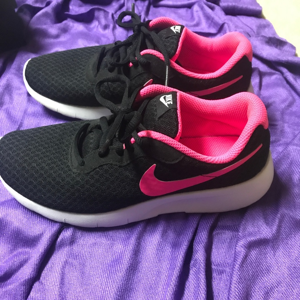 Nike Tanjun