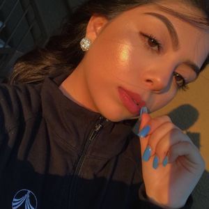 Meet your Posher, Cynthia