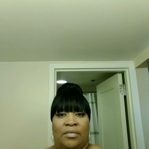 Meet your Posher, Yvette