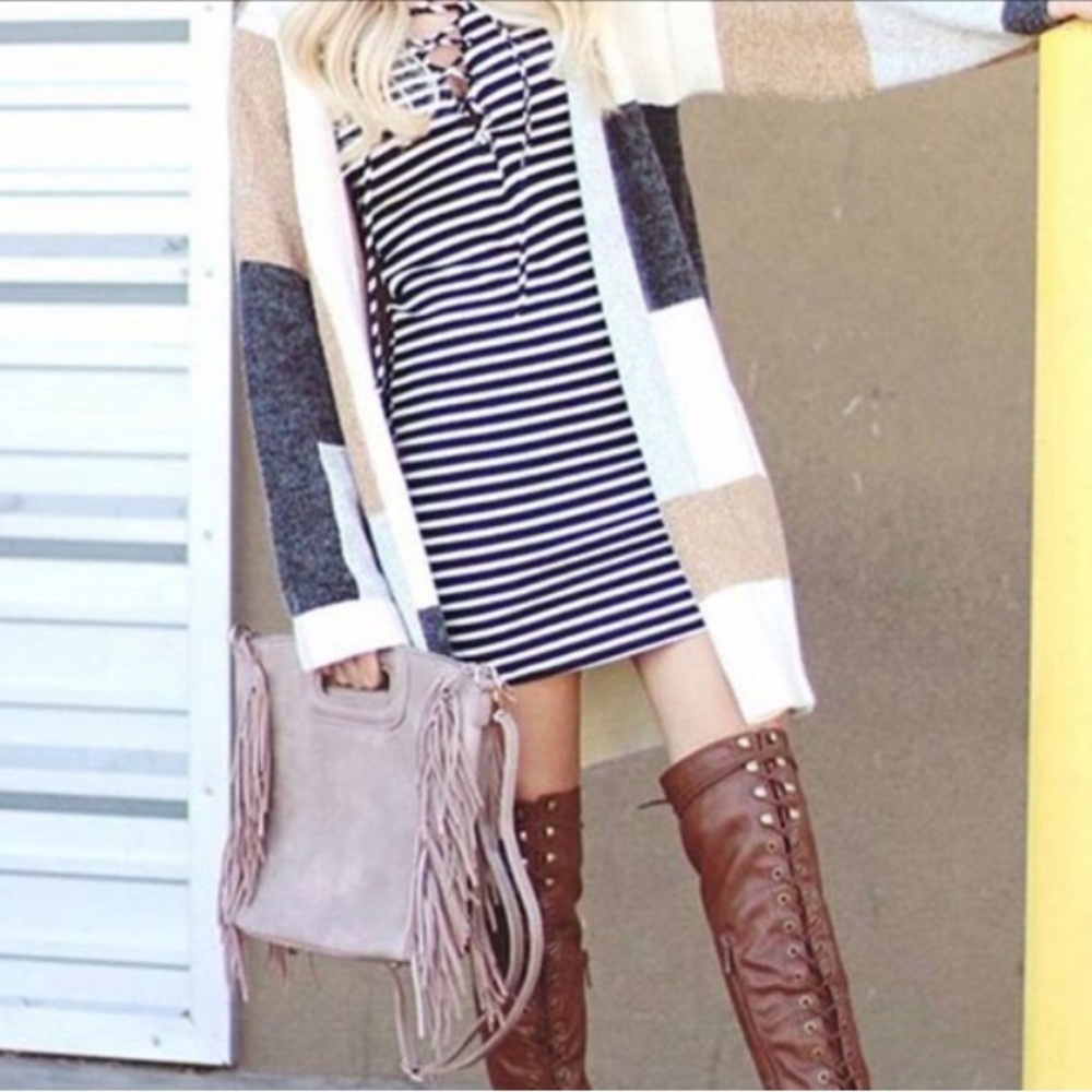 Last 1! πBlack Fringe Handbag - Picture 3 of 5